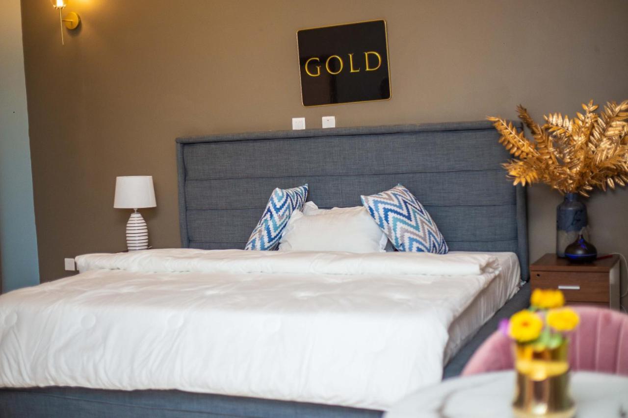 Piano & Gold Collections, Peduase Hotel Peduasi Exterior photo