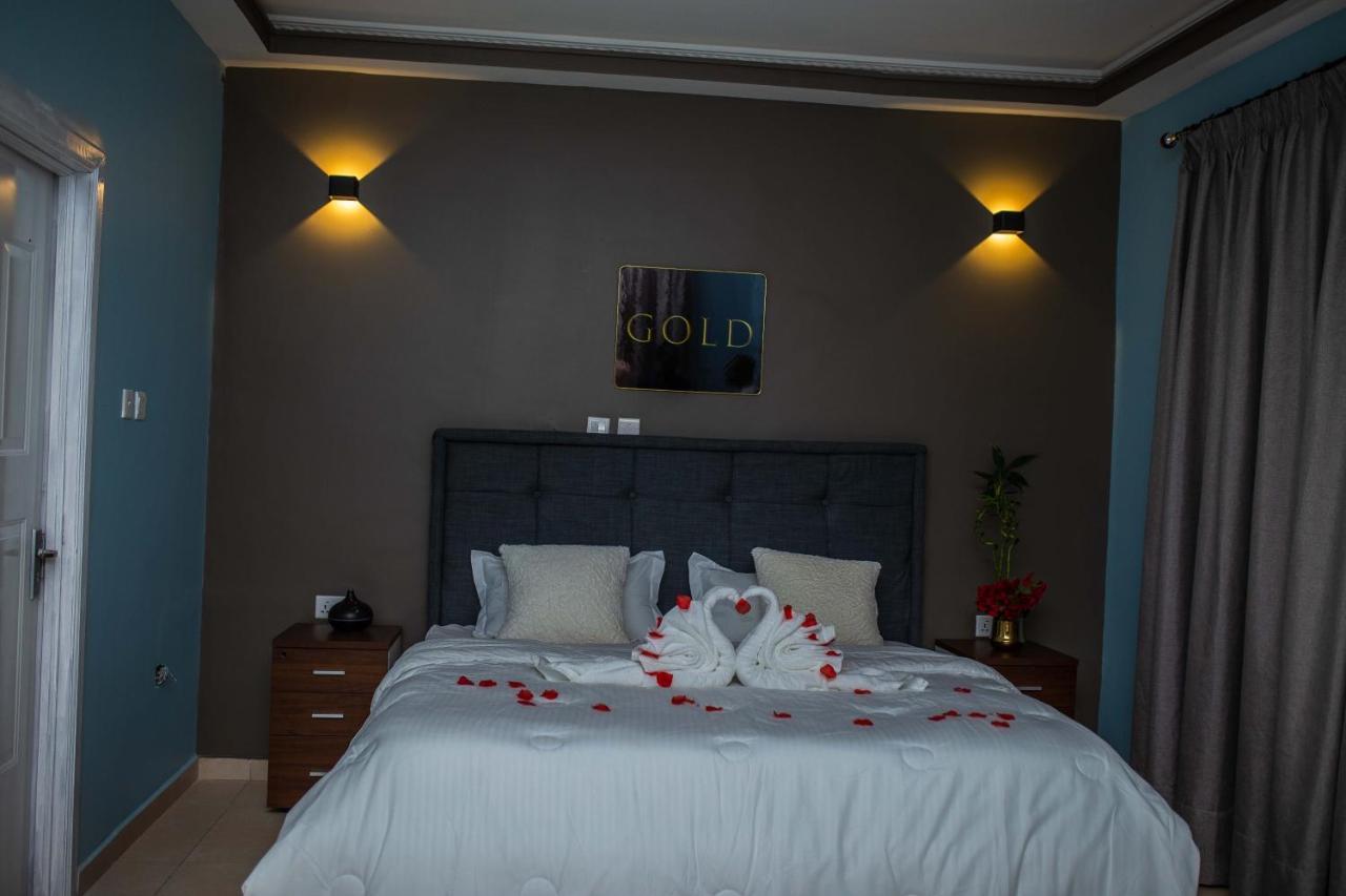 Piano & Gold Collections, Peduase Hotel Peduasi Exterior photo
